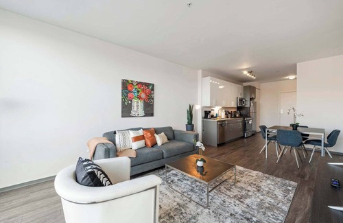 Palmer Square Apartamento | New, Modern 1BR City Escape