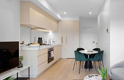 West Melbourne Casa | New Modern 2-Bedroom Duplex Free Parking - City View, Near To All Attractions