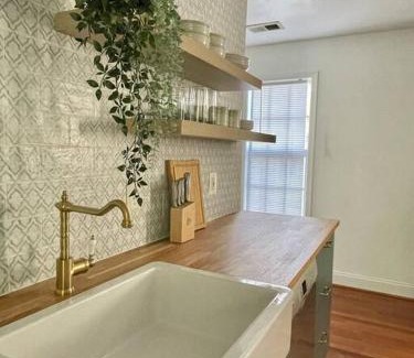 West Falls Church Apartamento | New, Modern, 3 bed/3 bath Apt, 10 miles to DC!