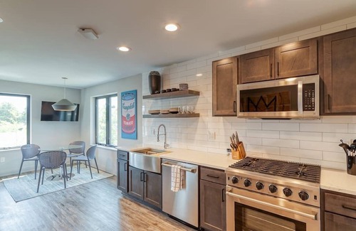 Burns Park Casa | New Modern 3 Bedroom Townhouse