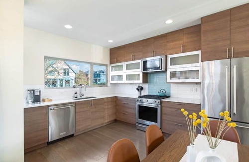 Old Ballard Casa | New modern 3B3B w/ rooftop deck & 240v EV charging