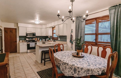 Springfield Casa | NEW & Modern | 3bed / 2 bath