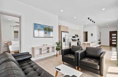 Papaya Casa | NEW Modern 3BR! Private pool! BBQ grill!