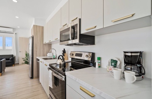 Papaya Casa | NEW Modern 3BR! Private pool! BBQ grill!
