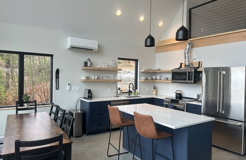 Bryant Pond Cabina | New & Modern 4-bedroom cabin with AC in Woodstock