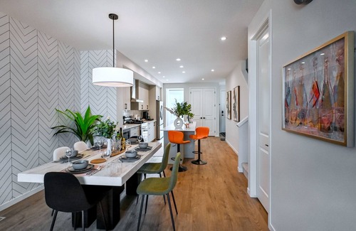 Keith Casa | New Modern 5BR|3.5BA|2 Living Rms|2Full Kitchen|Arcade Games|near Banff|Sleep10