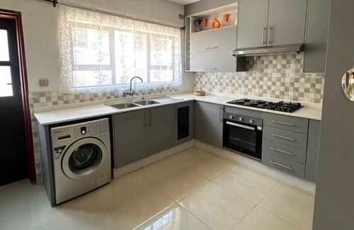 Harare Casa | New, modern, airy 3 bed Home,Monavale Strathaven