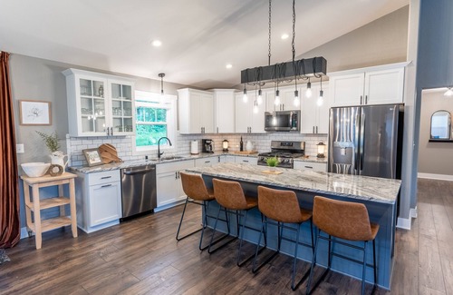 Lake Shangrila Casa | New Modern and Cozy 3BR Lake Home with Indoor Fireplace