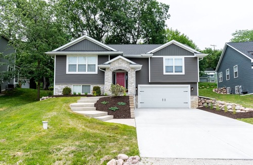 Lake Shangrila Casa | New Modern and Cozy 3BR Lake Home with Indoor Fireplace
