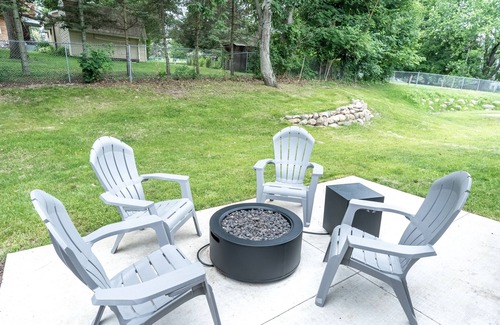 Lake Shangrila Casa | New Modern and Cozy 3BR Lake Home with Indoor Fireplace