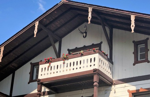 Loschwitz Apartamento | Nuevo apartamento moderno en el monumento cultural Schweizerhaus en estilo alpino