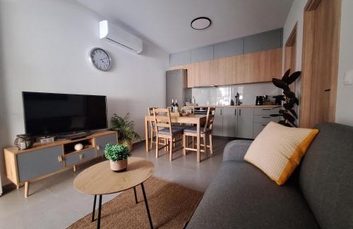 Nea Alikarnassos Apartamento | New & modern apt near Heraklion-airport & sea