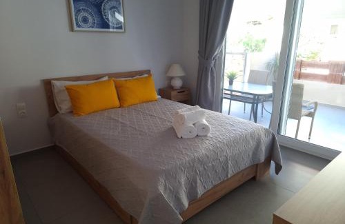 Nea Alikarnassos Apartamento | New & modern apt near Heraklion-airport & sea