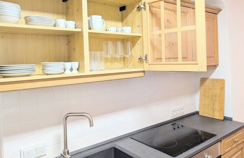 Oberammergau Apartamento | Estilo bávaro moderno con vista a la montaña frente a la famosa casa Pilatus!