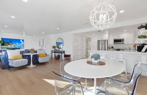 West Newport Hotel | NEW Modern Beach Home 2Bed 2Bath Steps to the Water