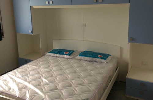 Brancaleone Casa | Nueva casa urbana moderna frente al mar en la playa privada prístina