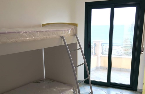 Brancaleone Casa | Nueva casa urbana moderna frente al mar en la playa privada prístina