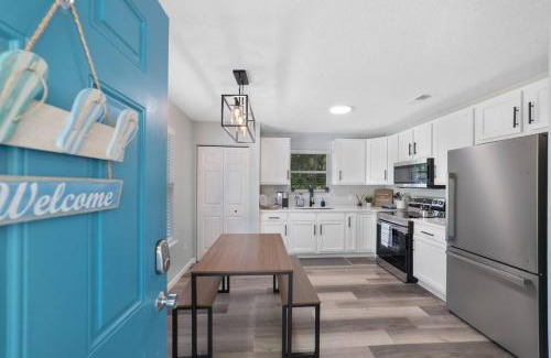 St. Augustine Casa | NEW Modern Bungalow Close to Downtown! Fully Fenced Yard