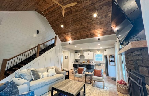 Helen Cabina | NEW Modern Cabin Oasis | Close to Helen & Wineries