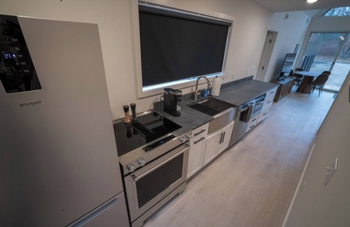Wellston Chalet De Esquí | New Modern Chalet in the Woods - Near fishing, hiking, atv snow trails. Cabin 1