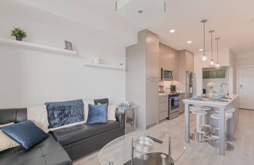 Calgary Condominio | ⭐️NEW Modern Condo⭐️FREE Parking⭐️10 Min To Airport⭐️