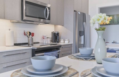 Calgary Condominio | ⭐️NEW Modern Condo⭐️FREE Parking⭐️10 Min To Airport⭐️
