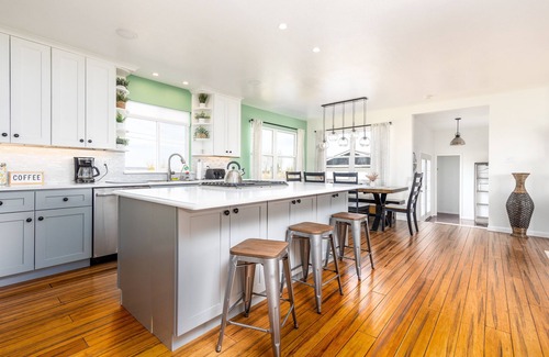 Montrose Casa | New! Modern country living, 4br
