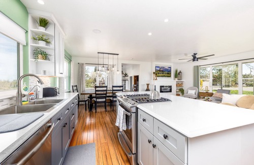 Montrose Casa | New! Modern country living, 4br