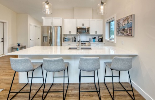 East Kootenay Cabina | New Modern Family Friendly Cabin Close To The Beach, Golf Courses & Hot Springs