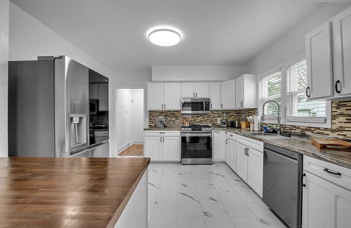 Cheektowaga Casa | New Modern Home in well appointed Buffalo, NY neighborhood.