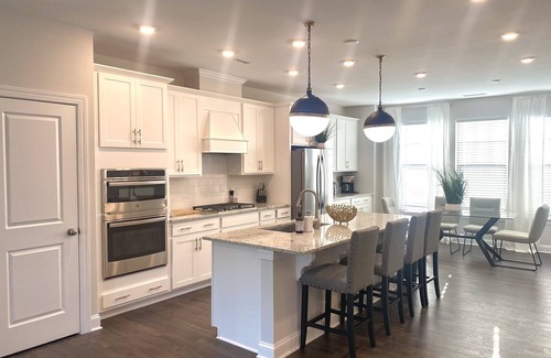 Durham Casa | New Modern Home near RDU-1st floor bedroom