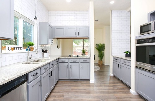 Braun's Farm Casa | New ! Modern House with Jacuzzi & Mini-golf by Six Flags / SeaWord / UT SA
