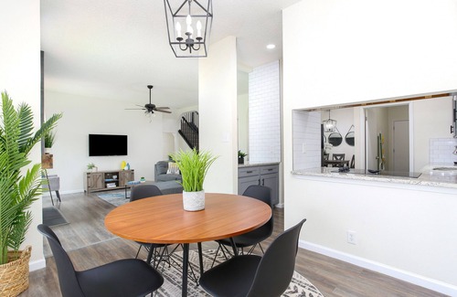 Braun's Farm Casa | New ! Modern House with Jacuzzi & Mini-golf by Six Flags / SeaWord / UT SA