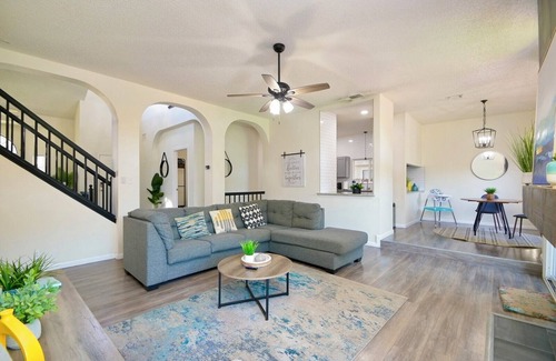 Braun's Farm Casa | New ! Modern House with Jacuzzi & Mini-golf by Six Flags / SeaWord / UT SA