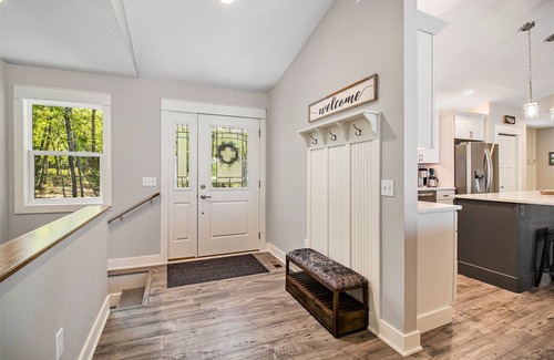 Free Soil Casa | New & Modern Lakefront Home-Peaceful Haven