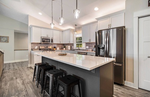 Free Soil Casa | New & Modern Lakefront Home-Peaceful Haven