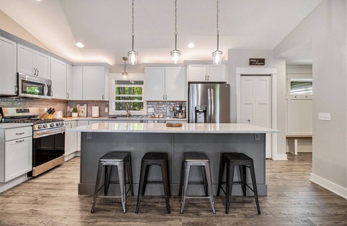 Free Soil Casa | New & Modern Lakefront Home-Peaceful Haven