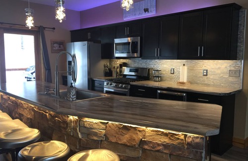 Rapid City Casa | Nuevo Modern Lodge! Central Black Hills, 4 recámaras / 2 baños - 10 min. al monte. Rushmore