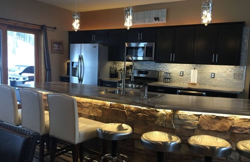 Rapid City Casa | Nuevo Modern Lodge! Central Black Hills, 4 recámaras / 2 baños - 10 min. al monte. Rushmore
