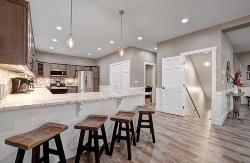 Lake Harmony Estates Casa | New Modern Luxury Lakeview Haven: Lake Access,HotTub, Game Room, FirePits, Pets