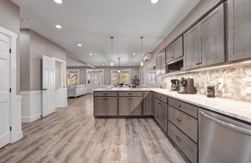 Lake Harmony Estates Casa | New Modern Luxury Lakeview Haven: Lake Access,HotTub, Game Room, FirePits, Pets