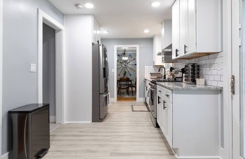 Decatur Casa | NEW! Modern Luxury w/ Pool Table 3BR/5BD Sleeps 10