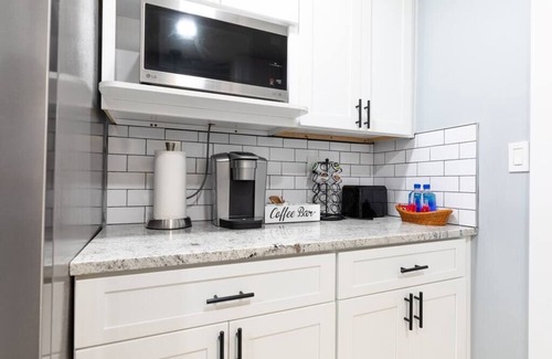 Decatur Casa | NEW! Modern Luxury w/ Pool Table 3BR/5BD Sleeps 10