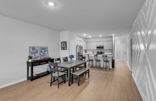Normal Casa | NEW! Modern Nest - Huntsville Hideaway
