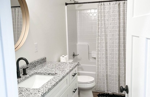Grottoes Casa | New modern ranch house in adorable small town