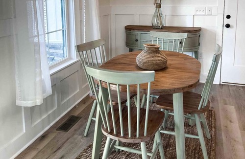 Grottoes Casa | New modern ranch house in adorable small town