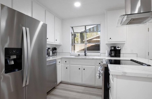 Citrus Heights Casa | NEW! * Modern Remodeled Home * King Beds * 70" TV