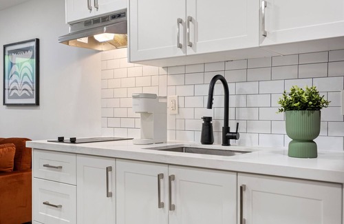Newtonbrook Apartamento | *NEW* Modern & Spacious Unit in North York | Monthly Stays | Work Desk | Laundry