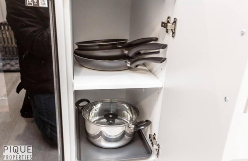 Southwest Edmonton Apartamento | *NEW* Modern Suite King Bed! Netflix! Sleeps 4!