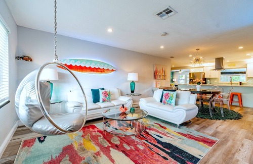 South Pinellas Community Council Casa | NEW! Modern & Super Stylish 3BR/3BA Pool Home-9 mins to Madeira Beach!